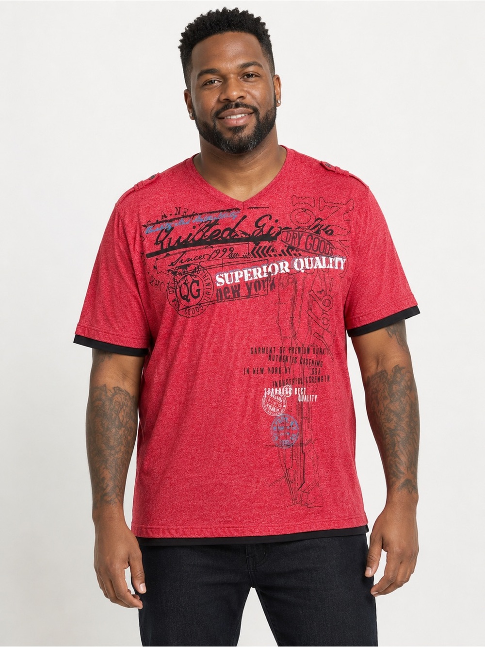 Quilted Giraffe Red Graphic V-Neck T-Shirt Men’s 2X Distressed Print Casual 3/30